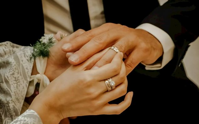 Azərbaycanda arvadının soyadını götürən kişilərin sayı...