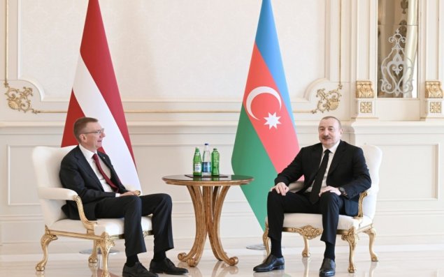 Prezident İlham Əliyevin Latviya Prezidenti ilə təkbətək görüşü olub
