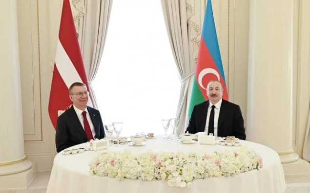 Latviya prezidentinin şərəfinə rəsmi lanç verildi