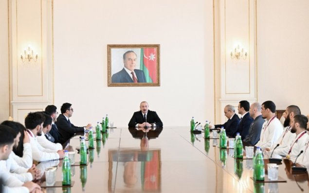 Prezident çempion olan güləşçiləri qəbul etdi - Foto