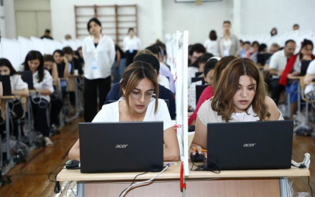 Sertifikasiya imtahanı verən müəllimlərin NƏZƏRİNƏ