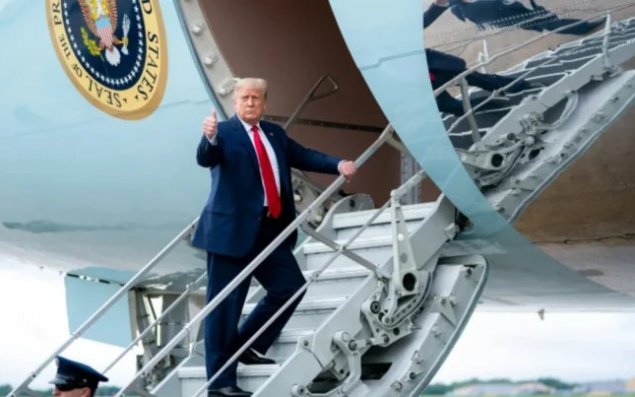 Hava limanına Donald Trampın adı verildi