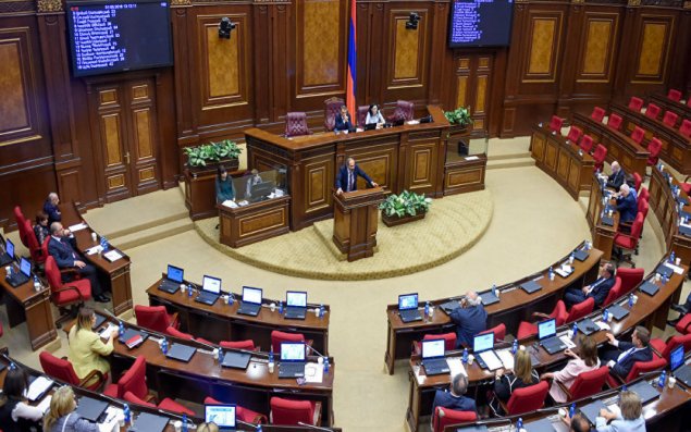 Bu gün Ermənistanda yeni deputatlara mandat veriləcək