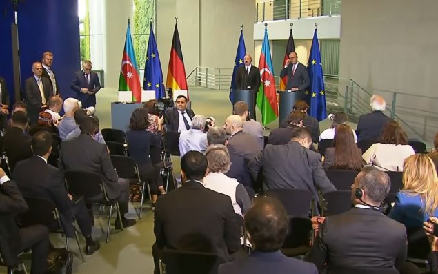 Prezident İlham Əliyev və Federal Kansler Fridrix Merts mətbuat konfransı keçirirlər