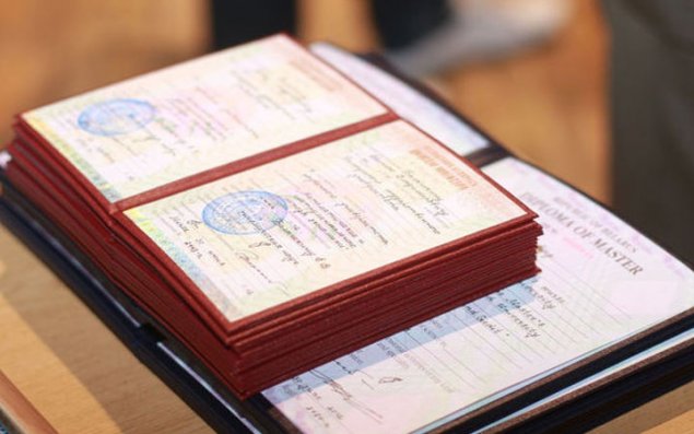 Məzunlara elektron diplomların verilməsinə başlanıldı