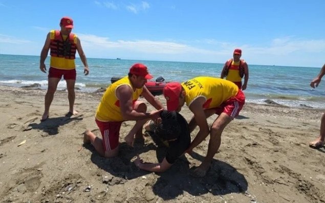 İki gün əvvəl dənizdə batan gəncin meyiti sahildə tapıldı