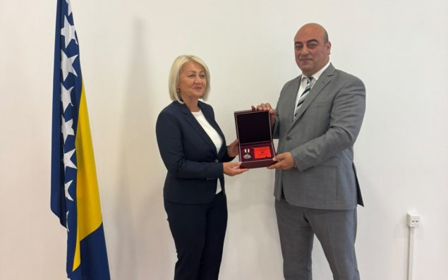 BOSNİYA VƏ HERSEQOVİNANIN NAZİRLƏR ŞURASININ SƏDRİ XANIM BORJANA KRİŠTO “JURNALİSTLƏRİN DOSTU” QIZIL ORDENİ İLƏ TƏLTİF OLUNUB