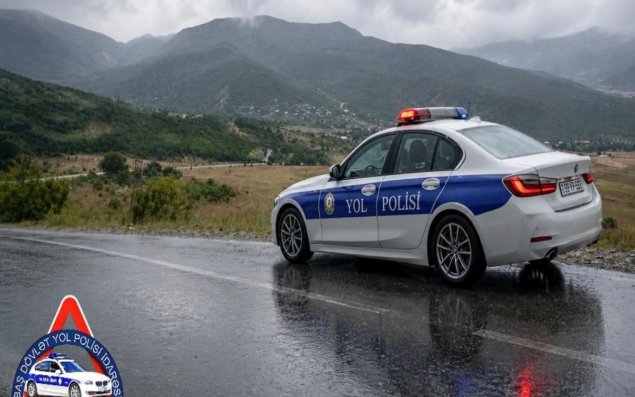 Yol polisi küləkli hava ilə bağlı sürücülərə müraciət edib