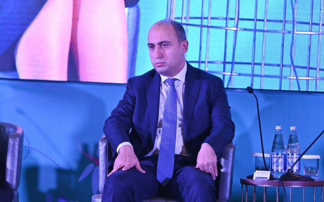 Dərsliklər üzərində işləyirik - Nazir