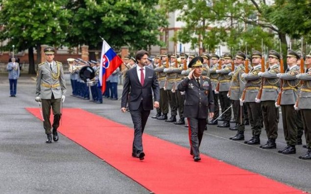 Slovakiyanın müdafiə naziri Azərbaycana gəlib
