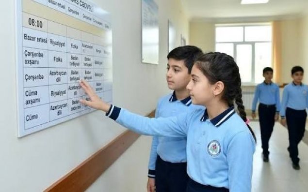 Azərbaycanda dərslərin başlama saatı dəyişdirilə bilər