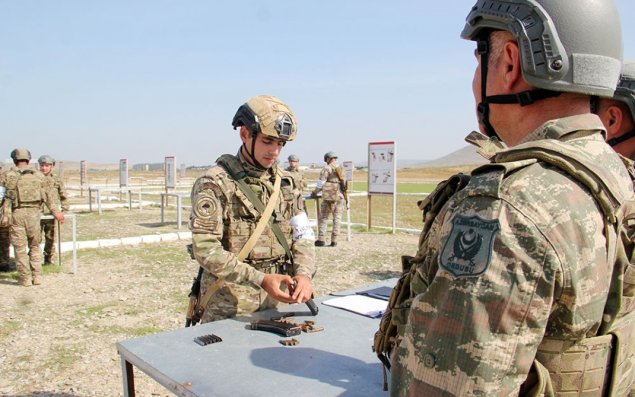XTQ hərbi hissəsində vəzifəlilərin təlim toplanışı davam edir