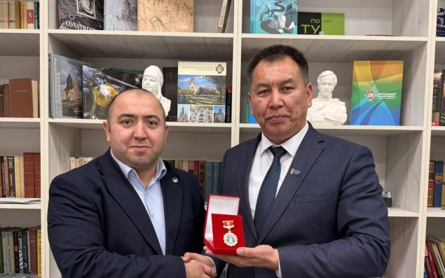 Aqil Ələsgər Bişkekdə medalla təltif olundu – Qırğızıstan Jurnalistlər Birliyinin fəxri üzvü seçildi